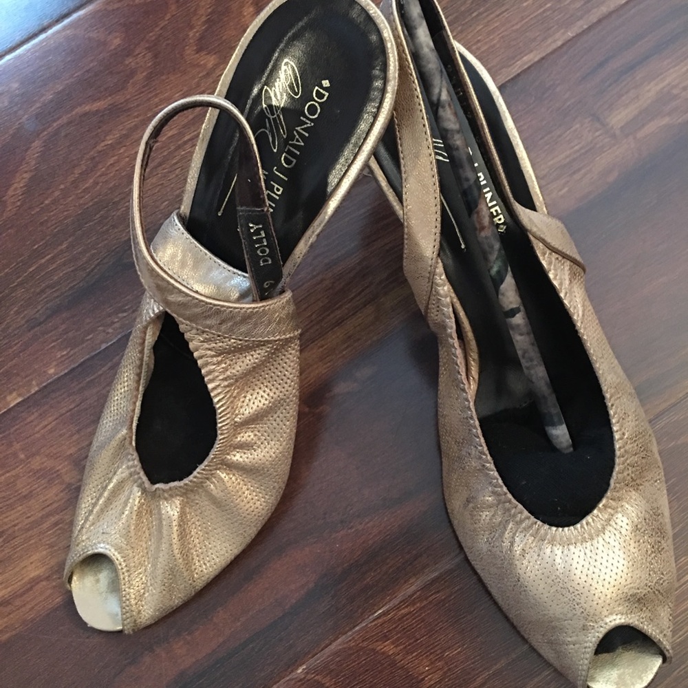 Gold gloves leather kitten heels
